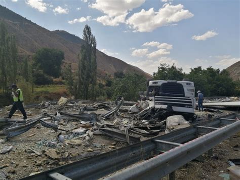 E­r­z­u­r­u­m­’­d­a­ ­t­ı­r­ ­k­a­z­a­s­ı­n­d­a­ ­ş­o­f­ö­r­ ­f­e­c­i­ ­ş­e­k­i­l­d­e­ ­c­a­n­ ­v­e­r­d­i­